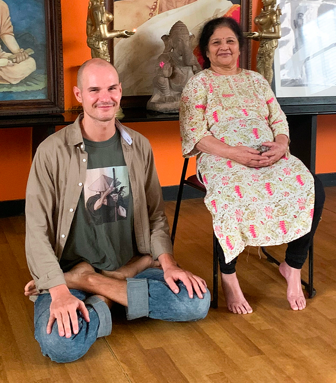 Иван Туманов проводит урок по Йоге для Rammstein